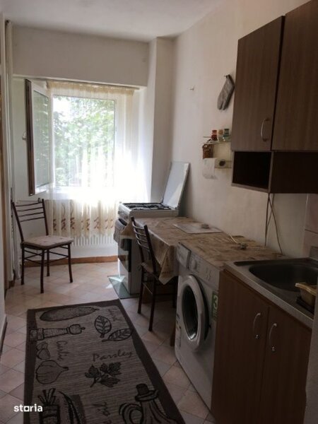 13 Septembrie, bloc 1991, garsoniera 40 mp,